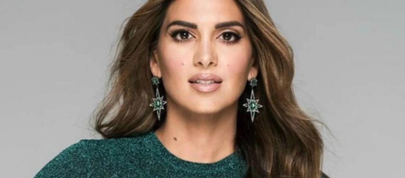 H Σταματίνα Τσιμτσιλή ποζάρει με φίδια στον ώμο της σαν μοντέλο GNTM (φωτο)